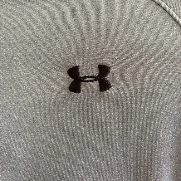 Under Armour women’s light weight Hoodie - Size Medium - Picture 3 of 4